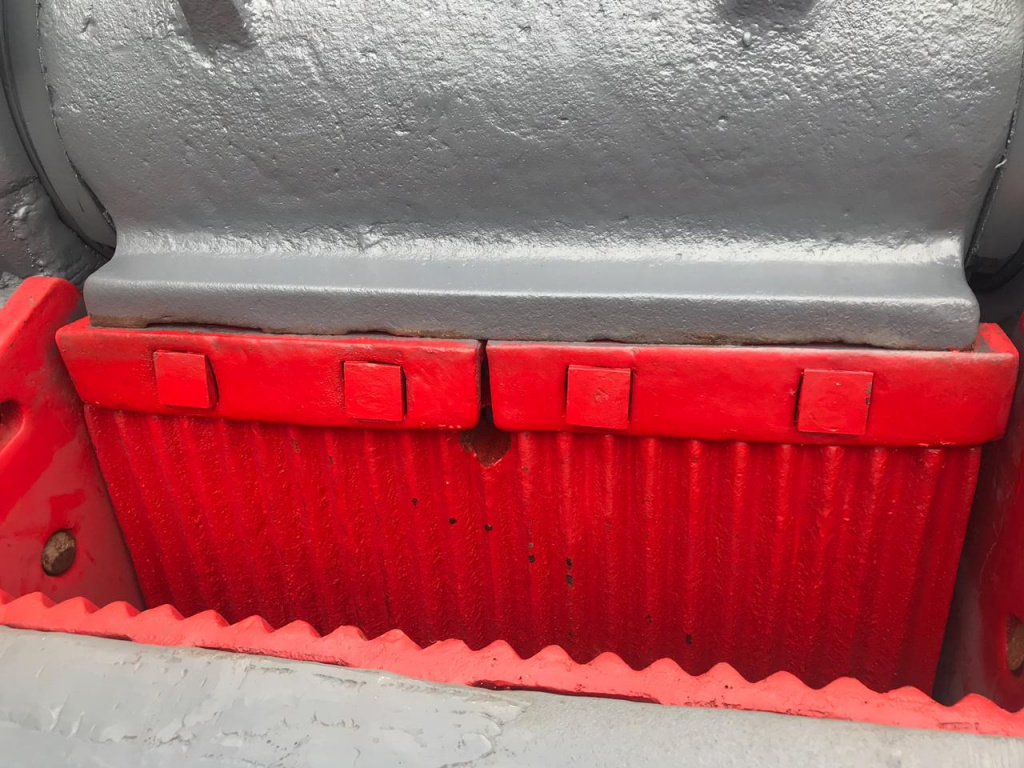 Фотографии щековых дробилок - МКЗ №1